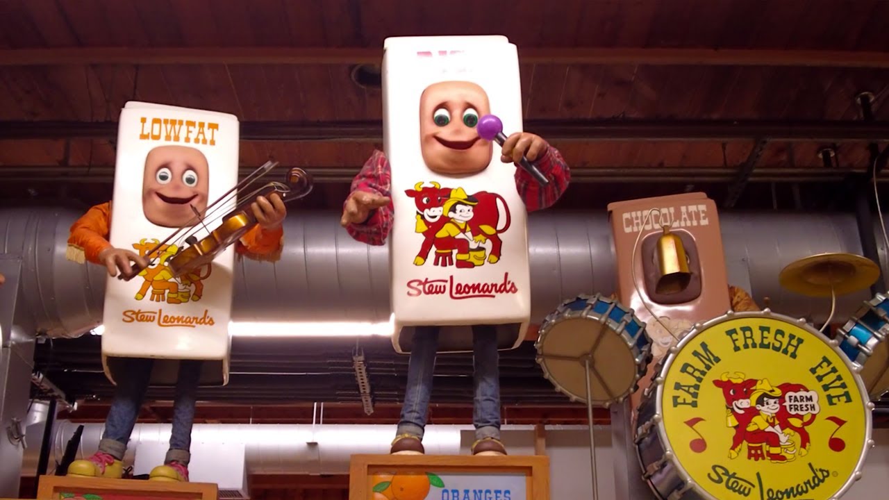 I Visit The 1st Stew Leonard's Grocery Store Where Animatronics Sing While You Shop! Norwalk, CT