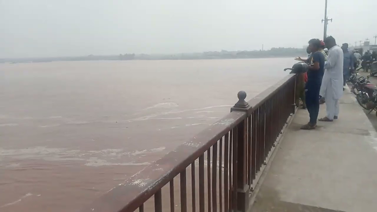11:00 AM, Sagian Bridge, Lahore. 29-08-2025, Ravi River