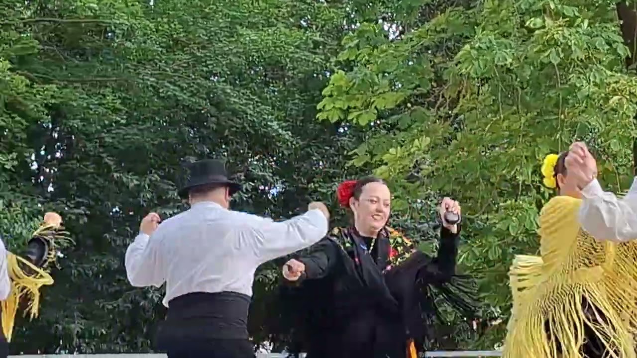 🎉 Folklore espagnol en fête avec Salmorena Losareña ! 🇪🇸💃