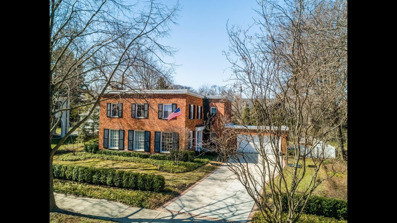 39 McKinley Place Grosse Pointe Farms, MI 48236