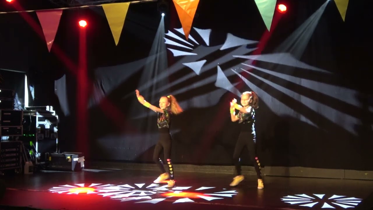 De besties dancers - Femke & Noek - Dancefactor RKDOS - Show 2