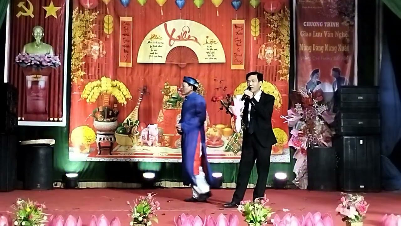 Ca sĩ Đặng Phong trình bày 