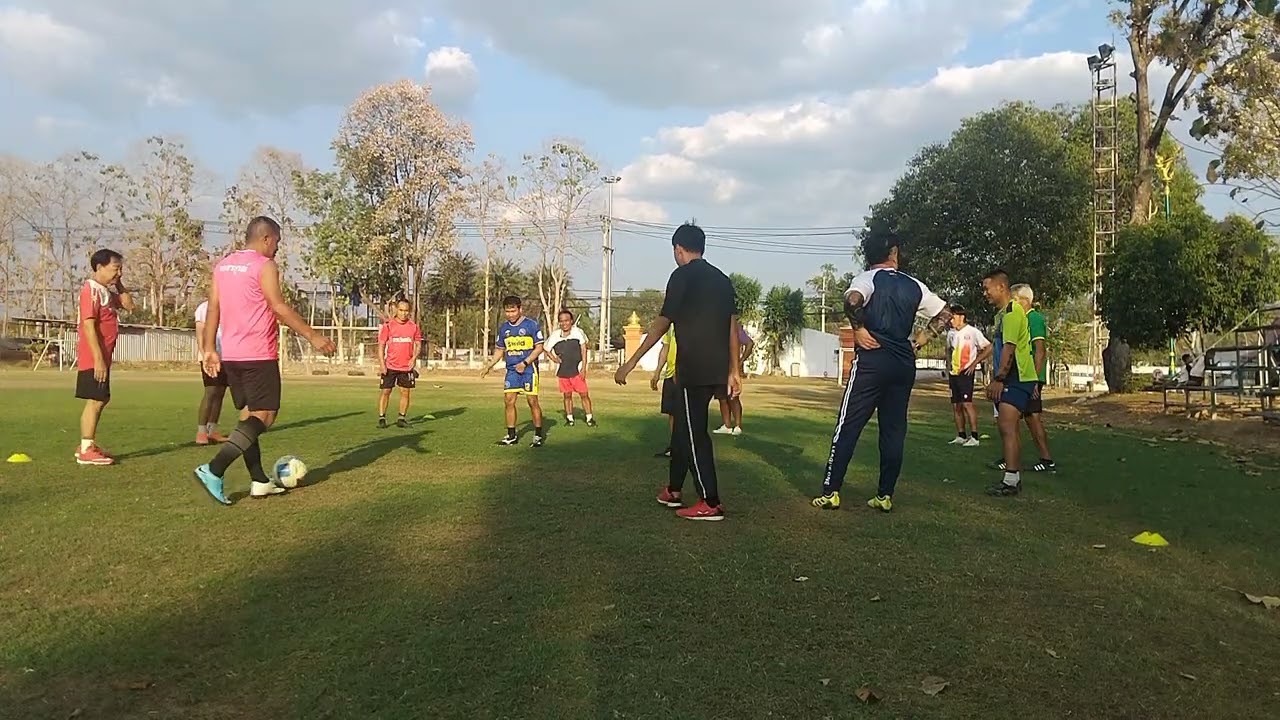 คนมักบอล