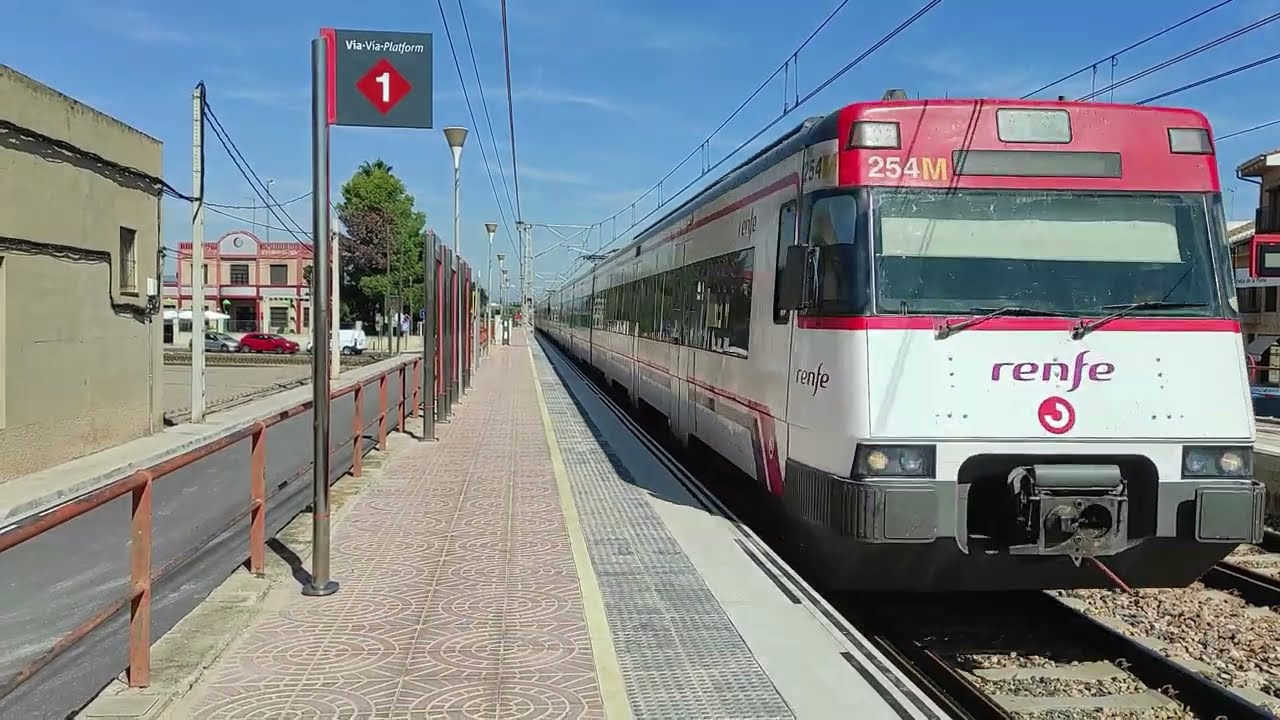 Estación de Roca-Cúper | Rodalia València | Renfe Cercanías | C-6 | AVRIL AVE 447 Mercancías