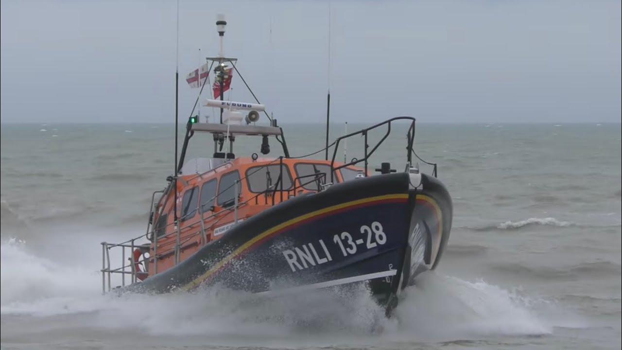 Hastings RNLI Lifeboat Beaching After Training Exercise 🚤 26 Feb 2026