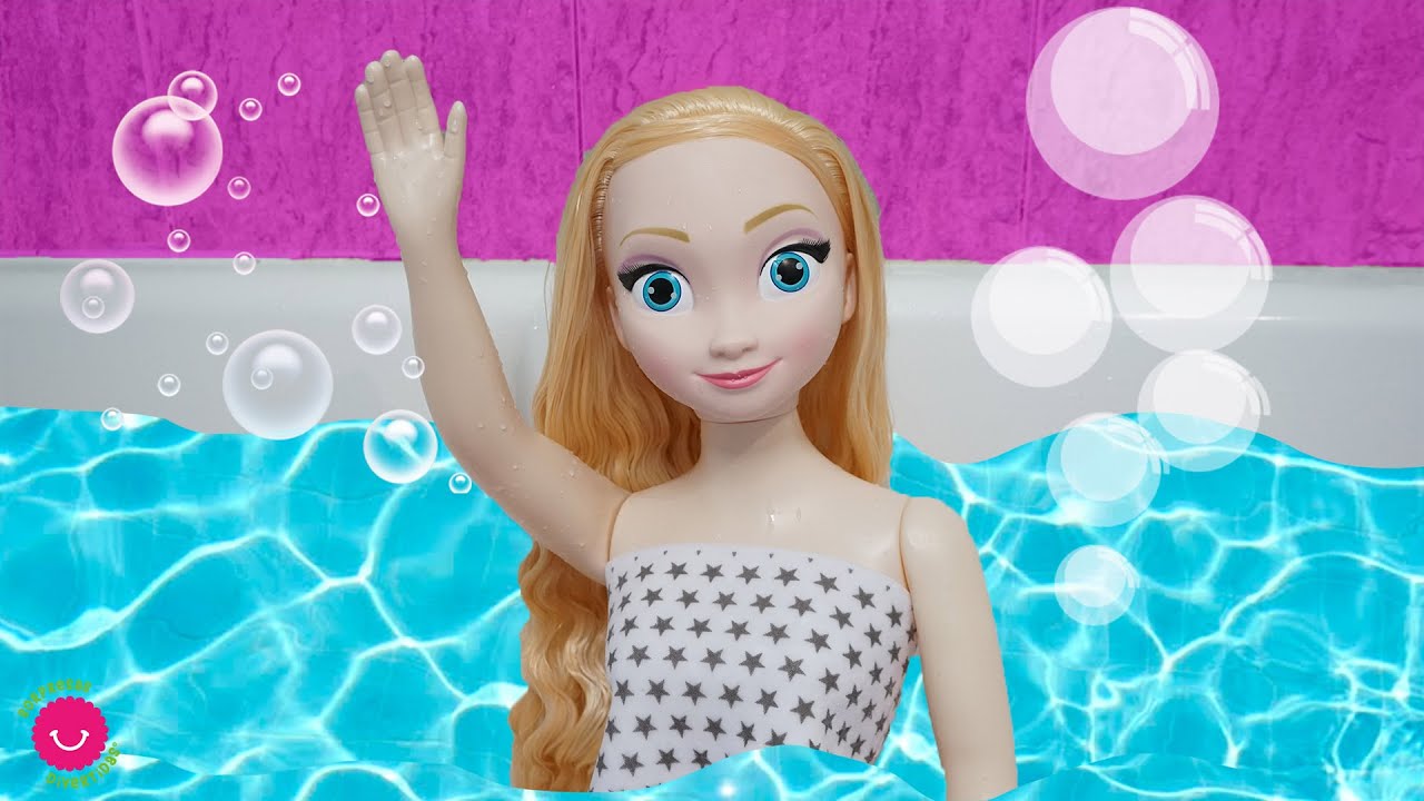 Elsa se prepara para ir a la escuela pero &iexcl;no quiere ba&ntilde;arse!