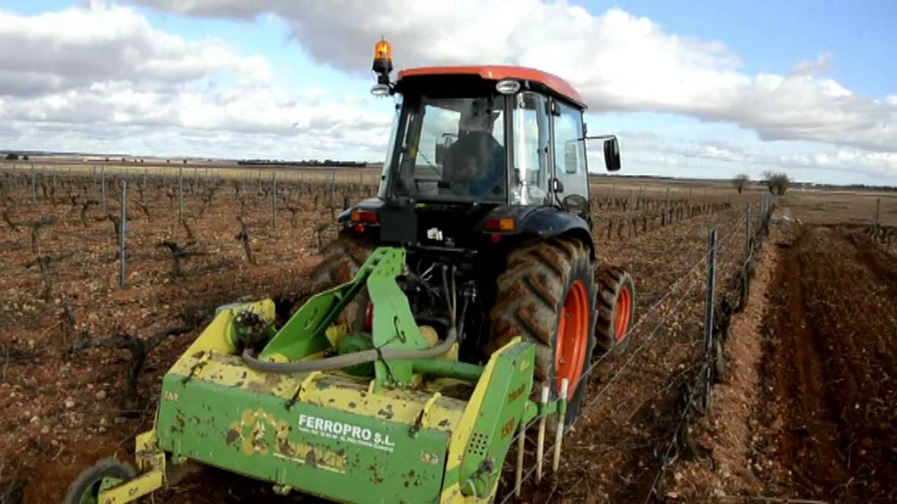 Kubota M8540 Narrow & Triturador Comage TRS-3H-VS 1500