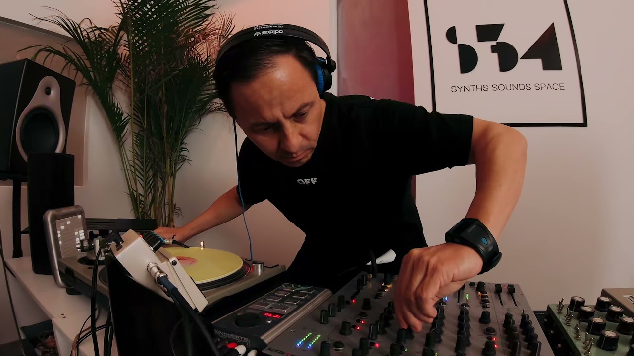 Frank Johnson 100% Vinyl DJ Set @Synths Sounds Space Quito - Ecuador