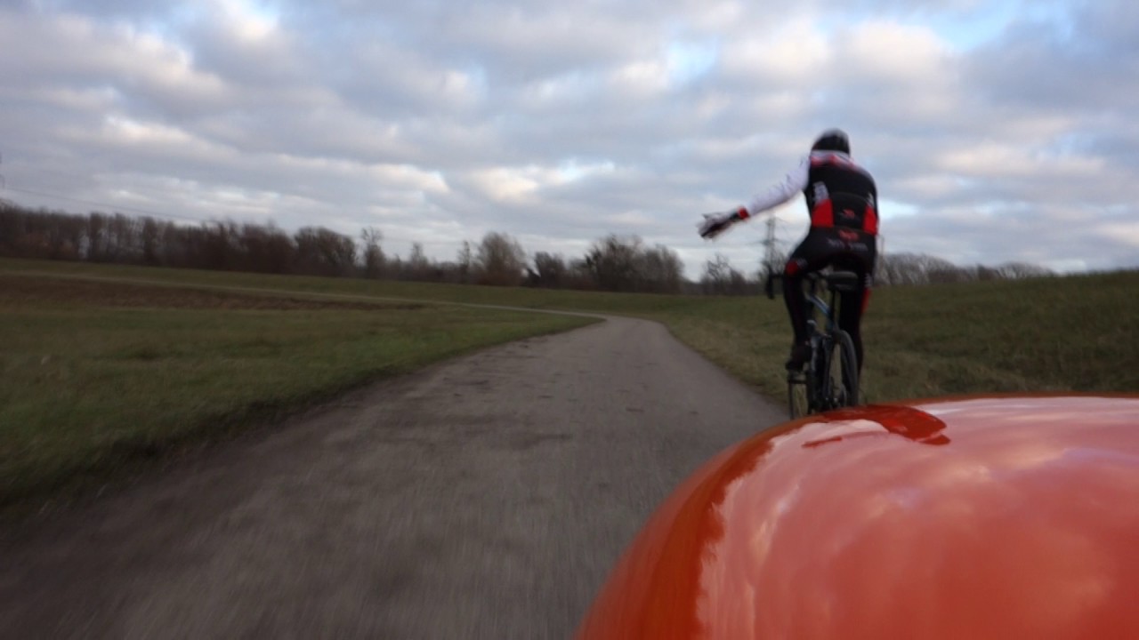 Mit dem Quest 708 auf dem Rheindamm bei Karlsruhe