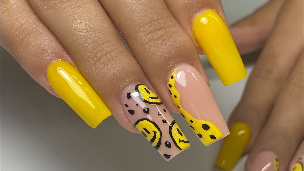 Uñas AMARILLAS con diseño de CARITA FELIZ 😆 | uñas esculturales