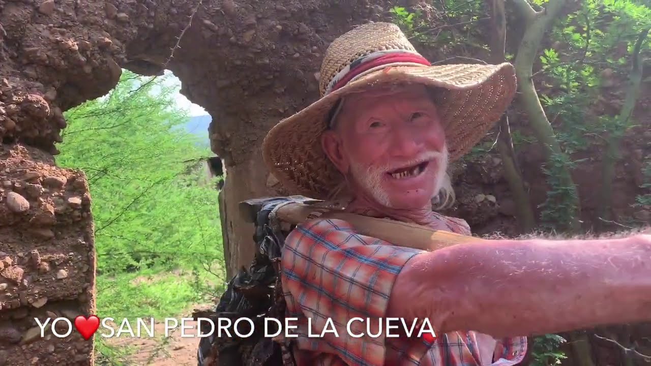 El Pinto platicando la historia de la colonia San Pablo en San Pedro de la Cueva
