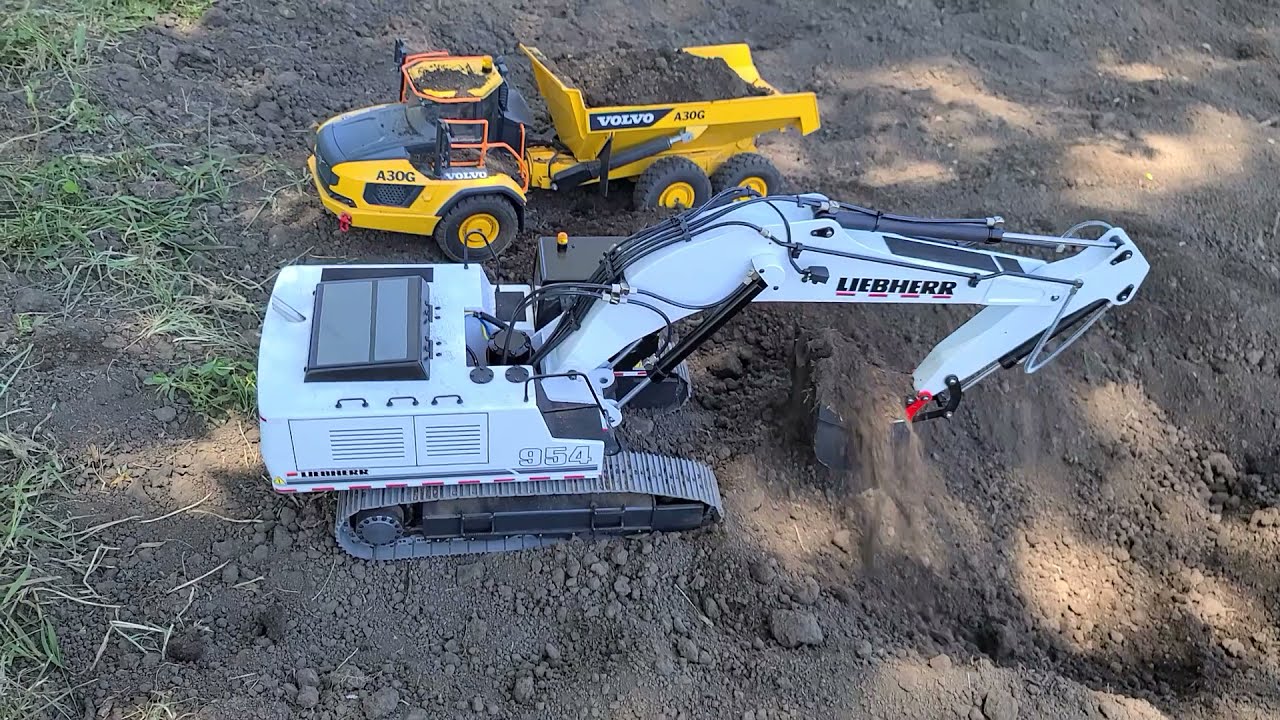Faroe 1:12 Liebherr 954 RC Excavator Loading Trucks and Hauling