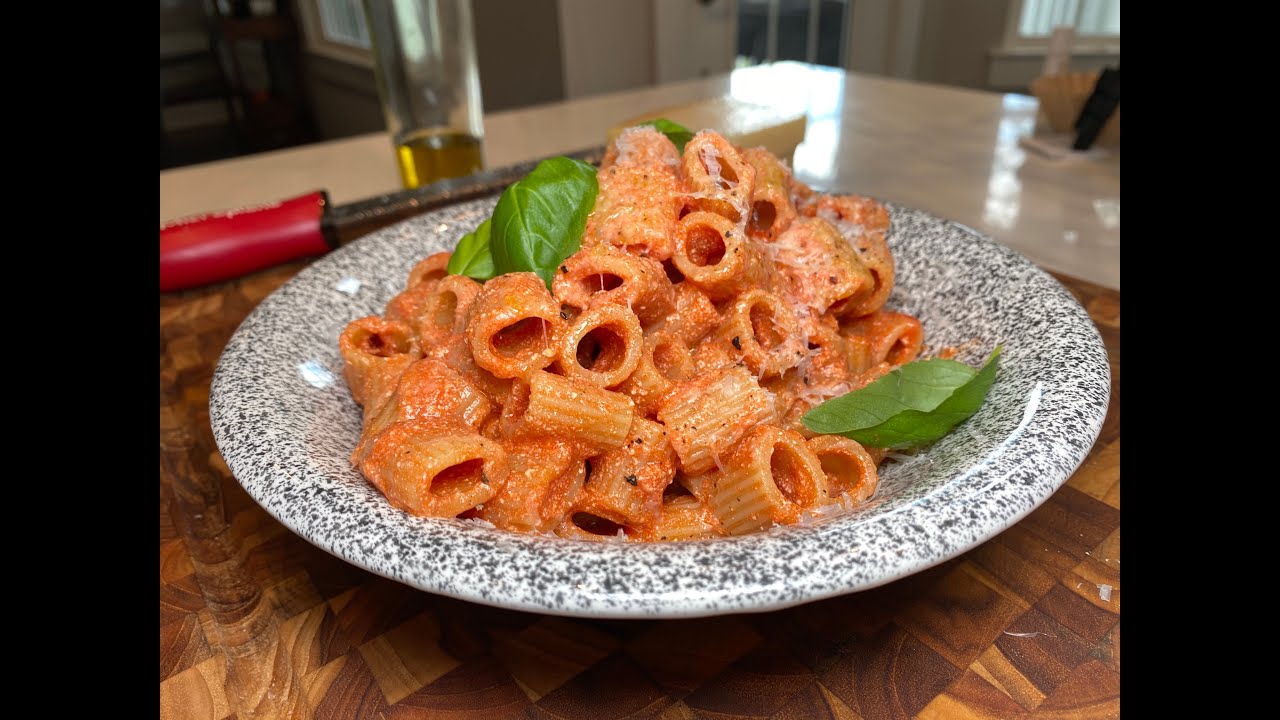 PASTA CON RICOTTA E POMODORO, BEST EASY ITALIAN MEAL RICOTTA AND TOMATO