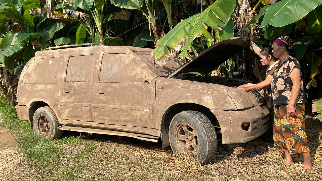 FULL VIDEO: The girl repairs abandoned old cars - engine restoration.