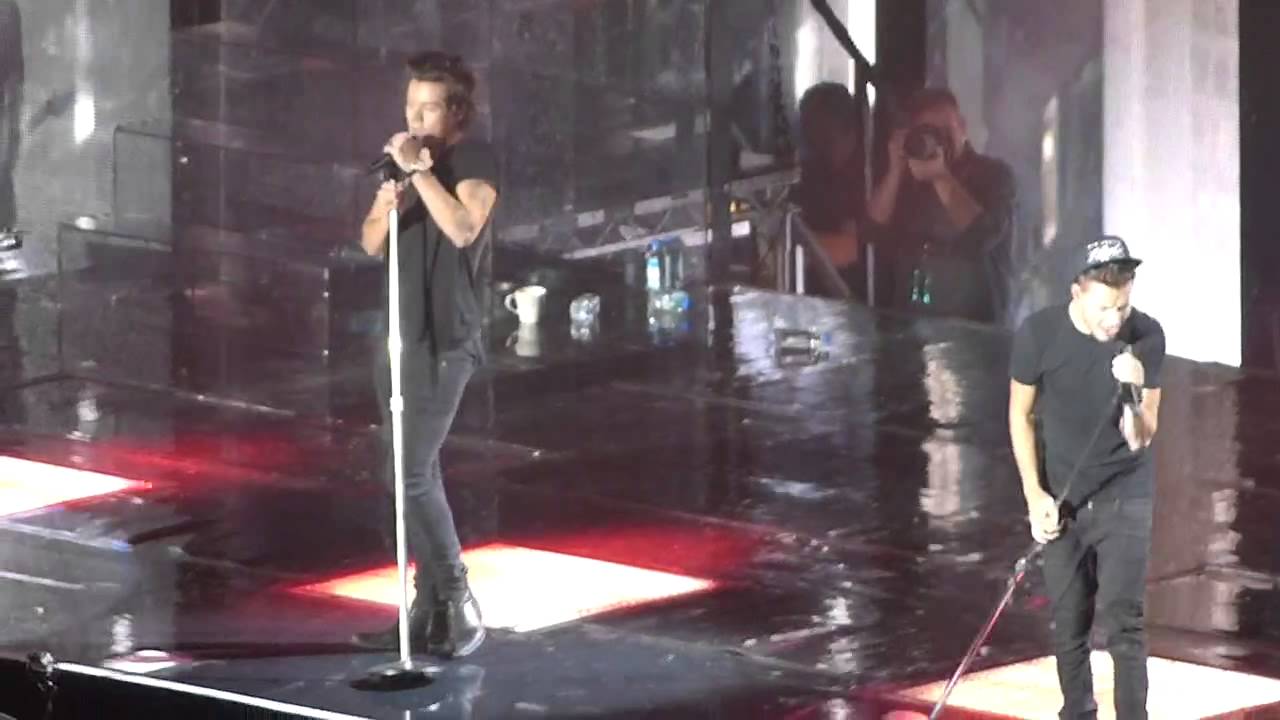 One Direction - Rock Me (Perth 28/09/13)