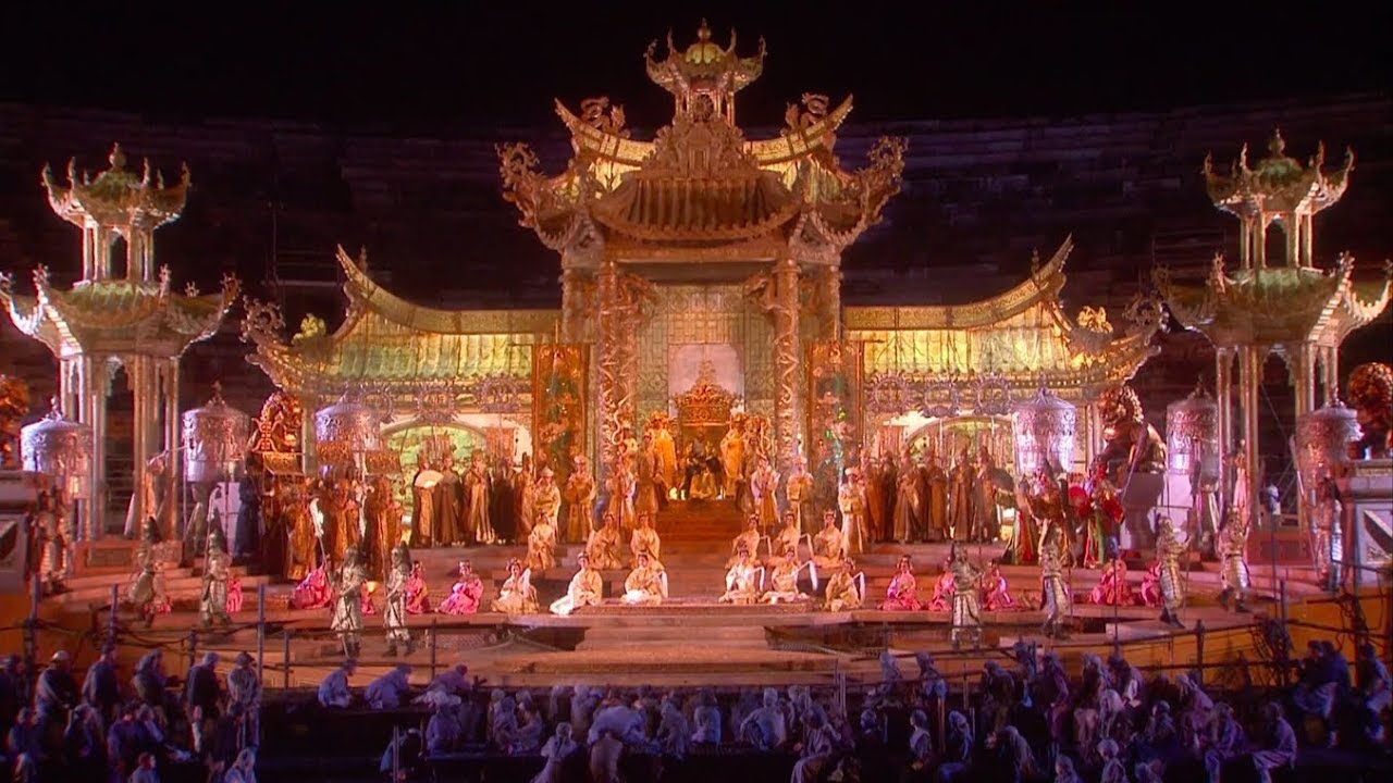 Turandot - Outside the Imperial Palace, Act II - Arena di Verona 2010