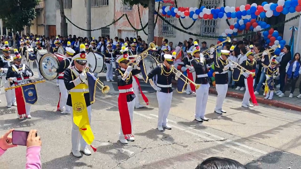 Liceo Ixchel 2025 en su desfile de aniversario 