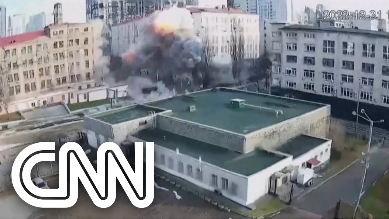 Vídeo mostra desespero após ataque com mísseis em Kiev | CNN PRIME TIME