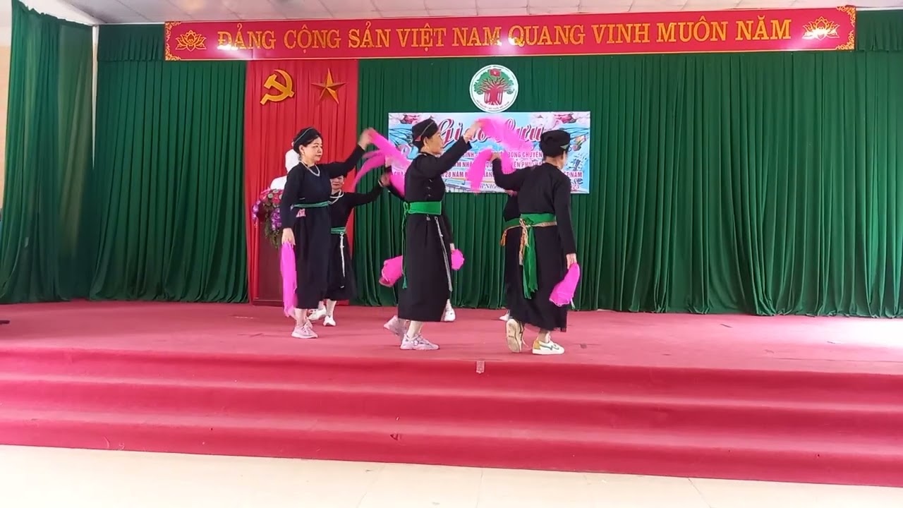 múa  xuân về hoa nở clb cao tuổi Ngòi quán