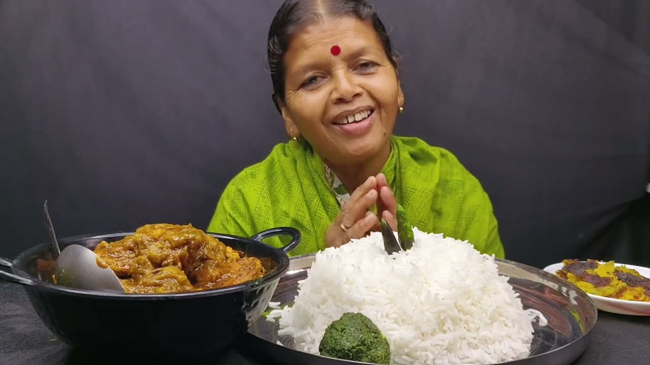 EATING RICE WITH MULO PATURI,FULKOPIR PATA BATA AND VETKI MACHER KALIA ।।