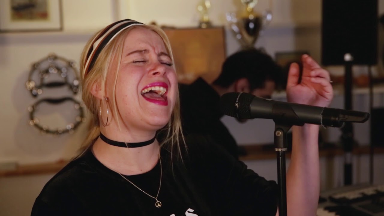 Annelise - VI (Live Session)