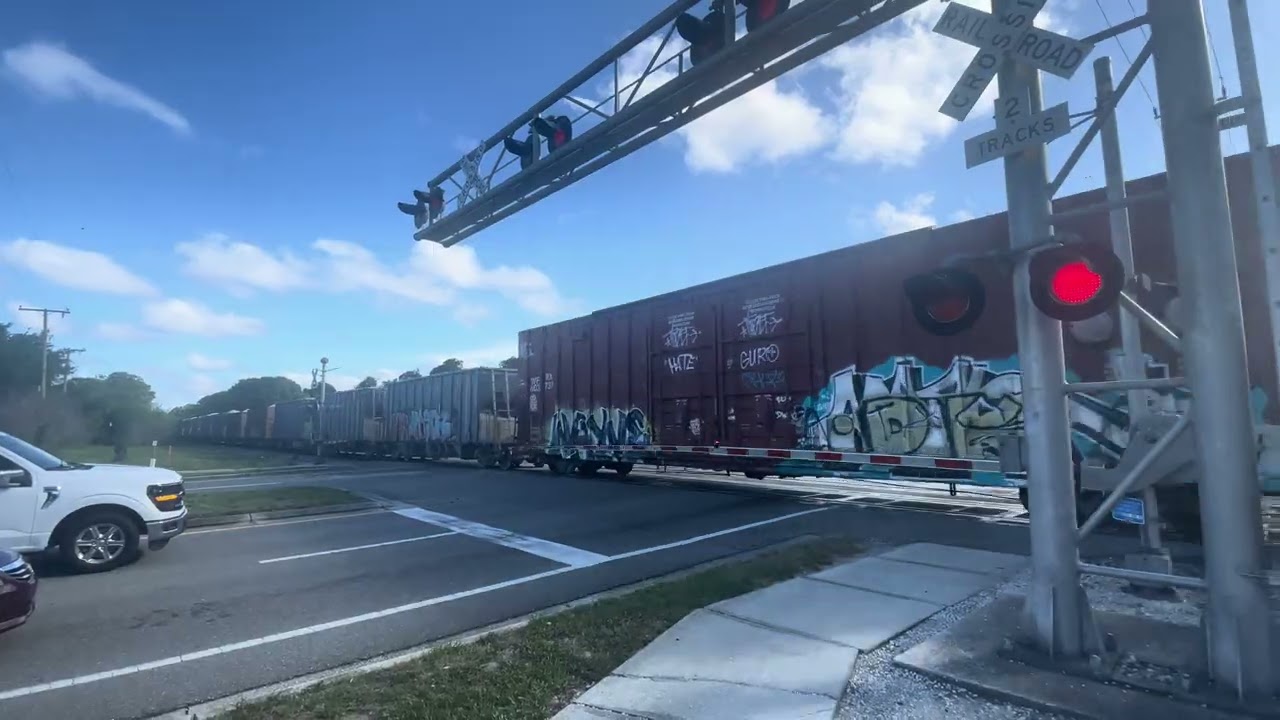 FEC ES44C4&rsquo;s flying through cocoa 