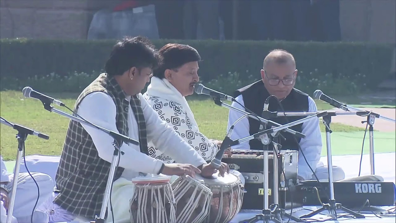 LIVE: PM Modi pays homage to Mahatma Gandhi on his Punyatithi at Rajghat