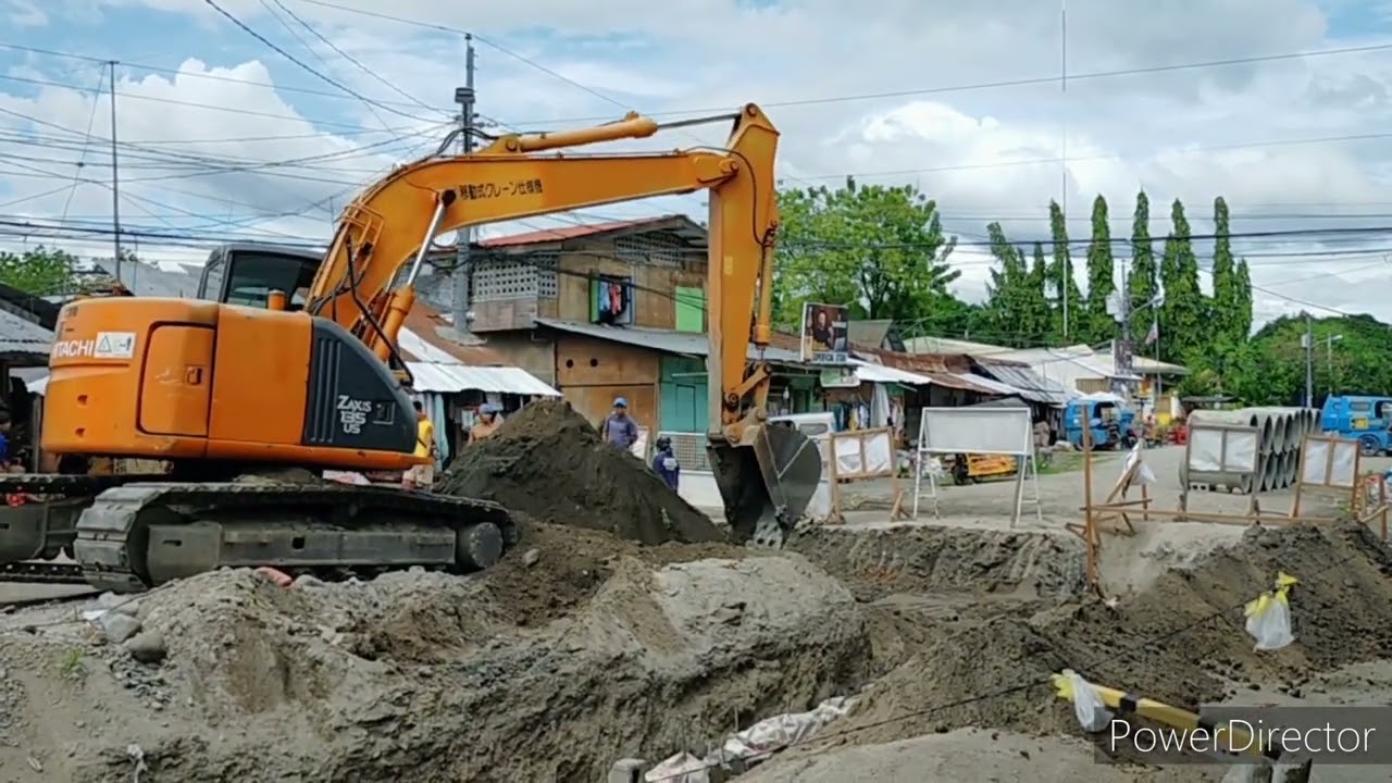 Constructing of drainage/canal (HITACHI ZAXIS 135 US)