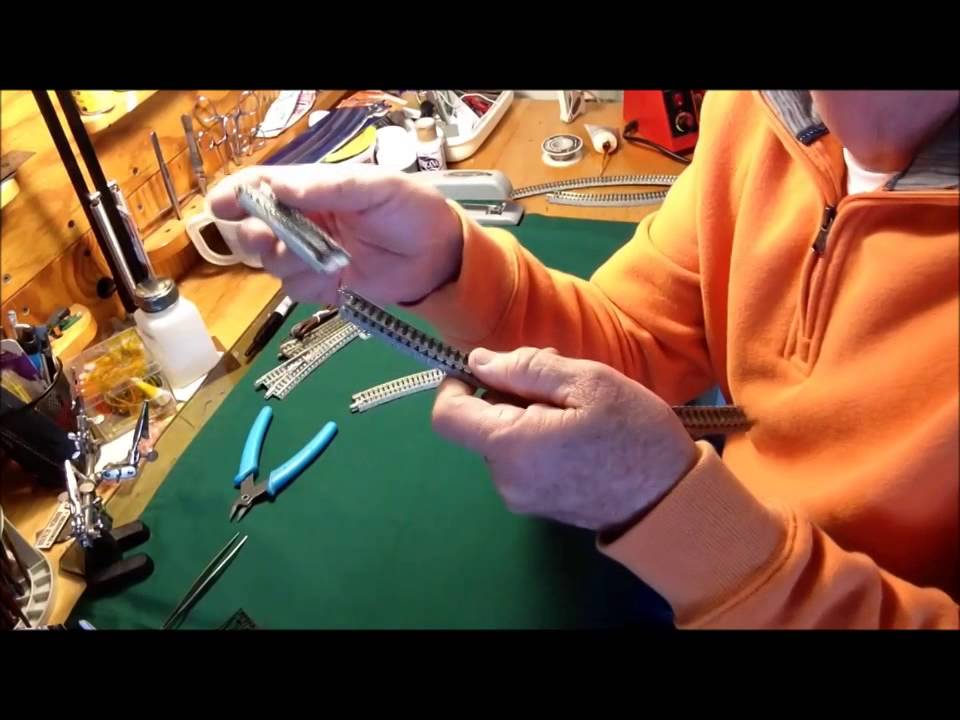 Обзор железнодорожных путей Tomix Fine Track в масштабе N от Fifer Hobby Supply.