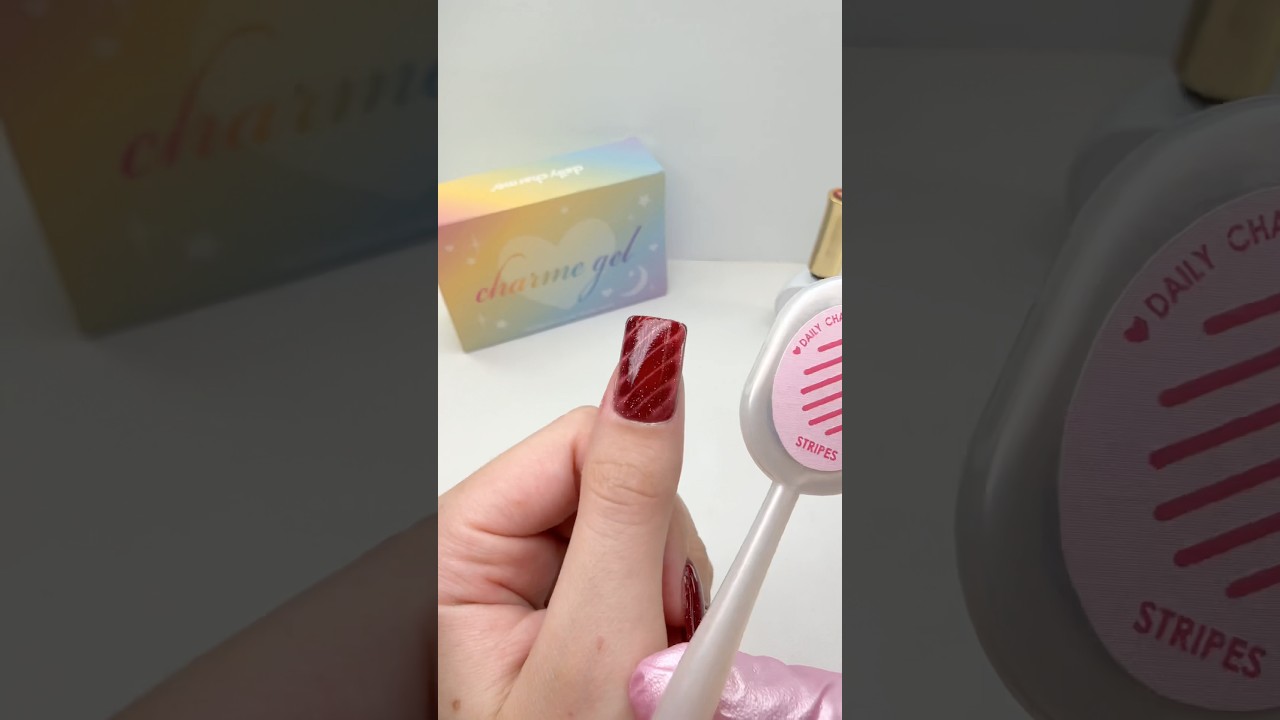 EASY Cat Eye STRIPES ✨ Red Candy Cane Glitter Nail Art Tutorial 