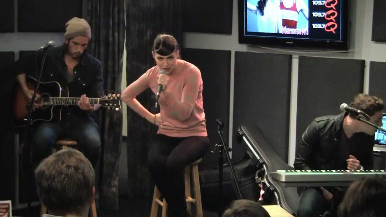 Karmin - Hello