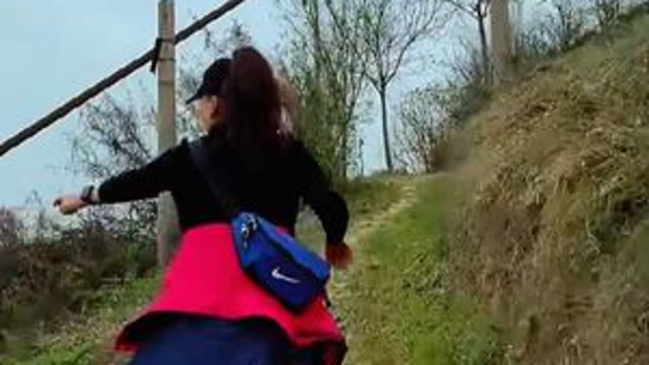 城里人羡慕农村人，农村人羡慕城里人，但我还是偏向农村慢生活，虽然没有城市喧闹，但是农村有农村的好，安静，安逸，朴实，日出而作，日落而息，没有那么多烦心事，像这样的生活你喜欢吗？#我的乡村生活 #...