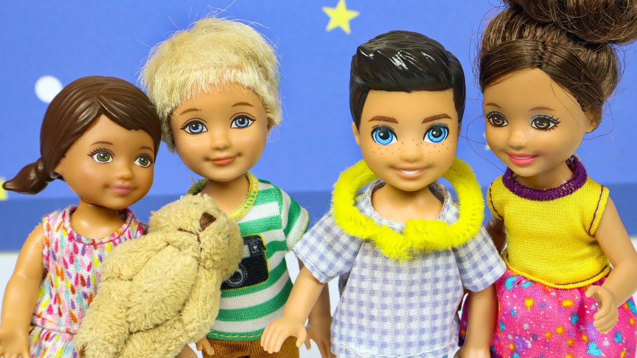 Barbie Ve Ailesi Bölüm 239 | Oda Turu Oyuncaklar Kıskançlık | Çizgi film tadında evcilik oyunları