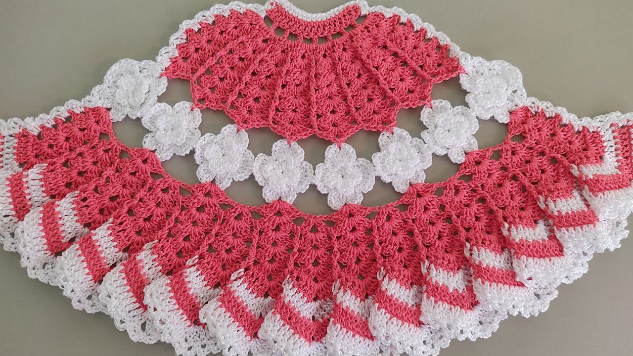 saía de crochê para boneca pintada em pano de prato