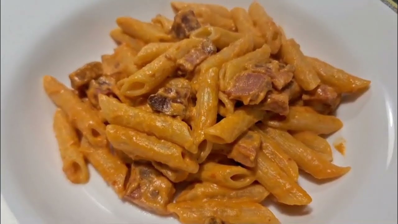 10 MINUTI ED È PRONTA! pasta cremosa allo speck! sugo allo speck! #videoricetteinsieme