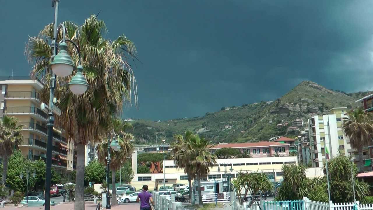 Ventimiglia tuoni black out e cielo limpido.