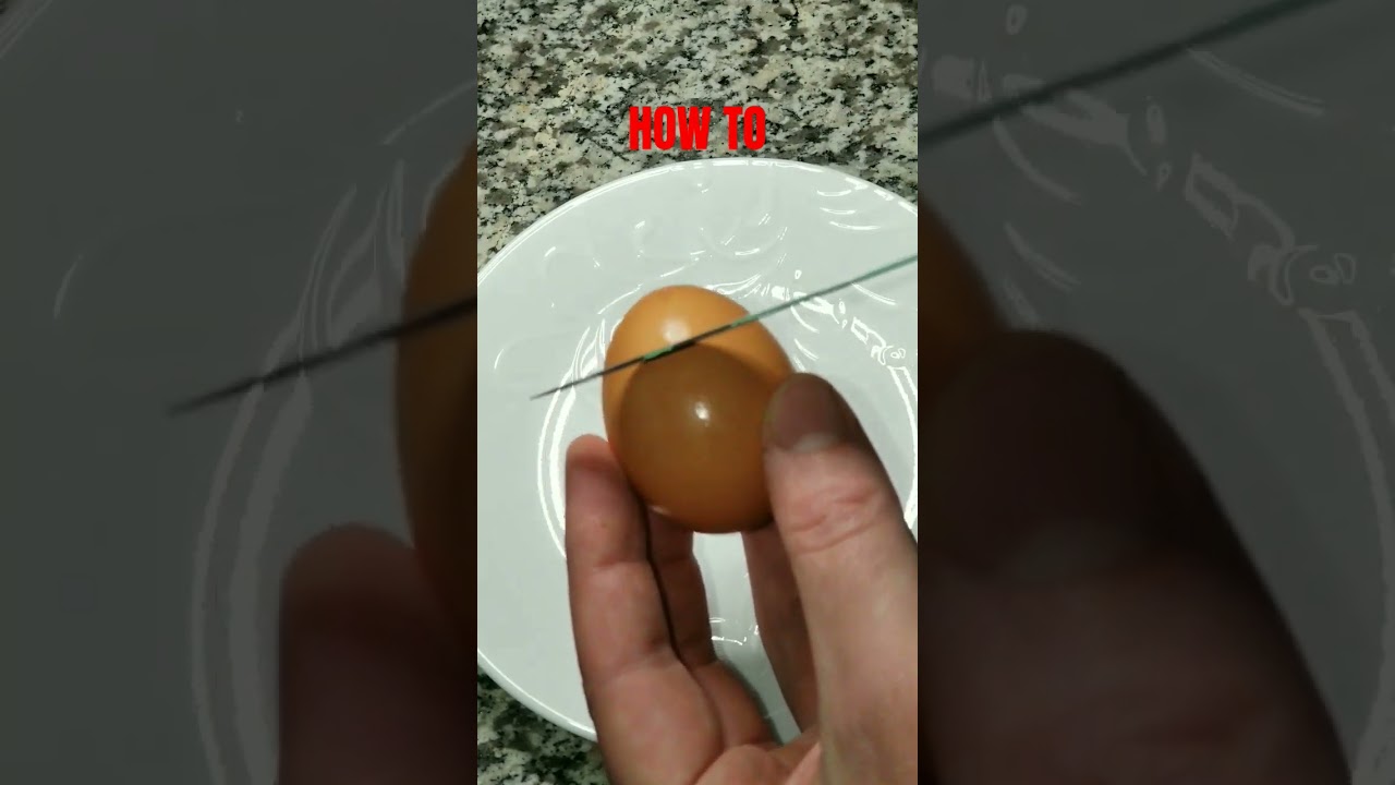 HOW TO...Crack an egg(without breaking the YOLK!) #cooking #egg #yolk #food