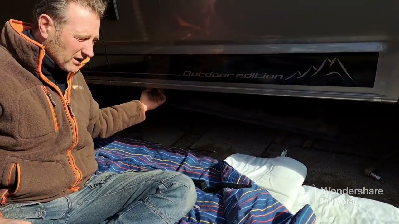 Montage sidebars van Transporter HQ op VW T5 Smallander.