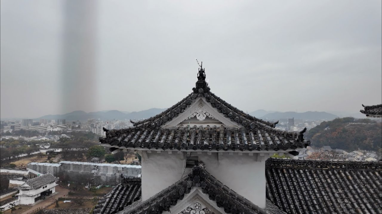 Early winter walk from Himeji station to Himeji castle
