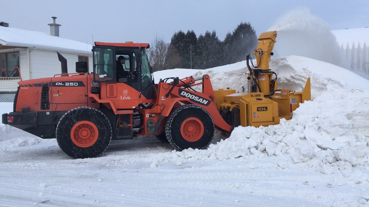 Vohl VL-200 Snowblower hard at work ! / Souffleuse à neige Vohl VL-200