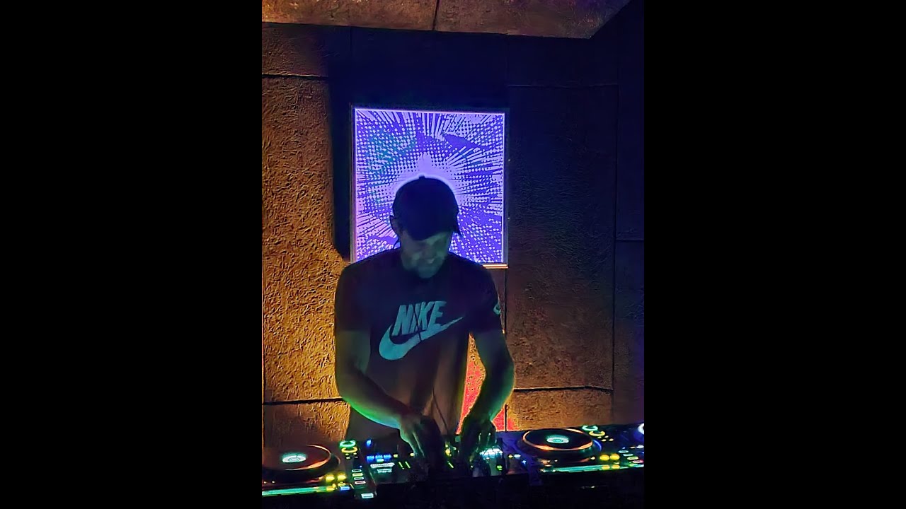 DJ EVYA – Hardgroove Techno Set