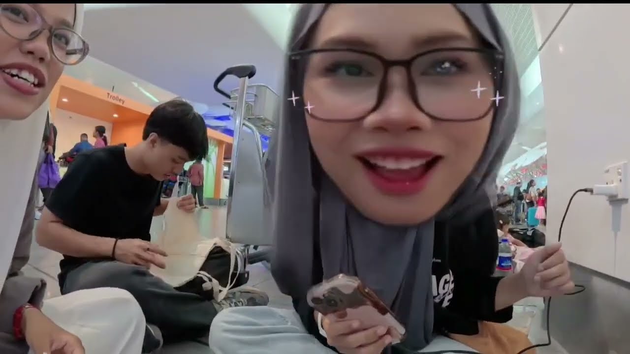 the most chaotic vlog evahh 🍓