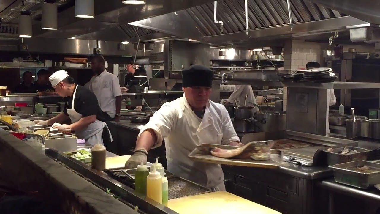 Kitchen in Action - hospitality is focus and teamwork
