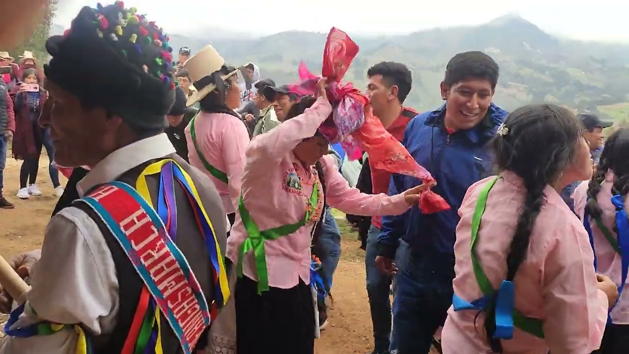 presentes en su aniversario de las Roncadoras de angasmarca gracias amigos x su invitación