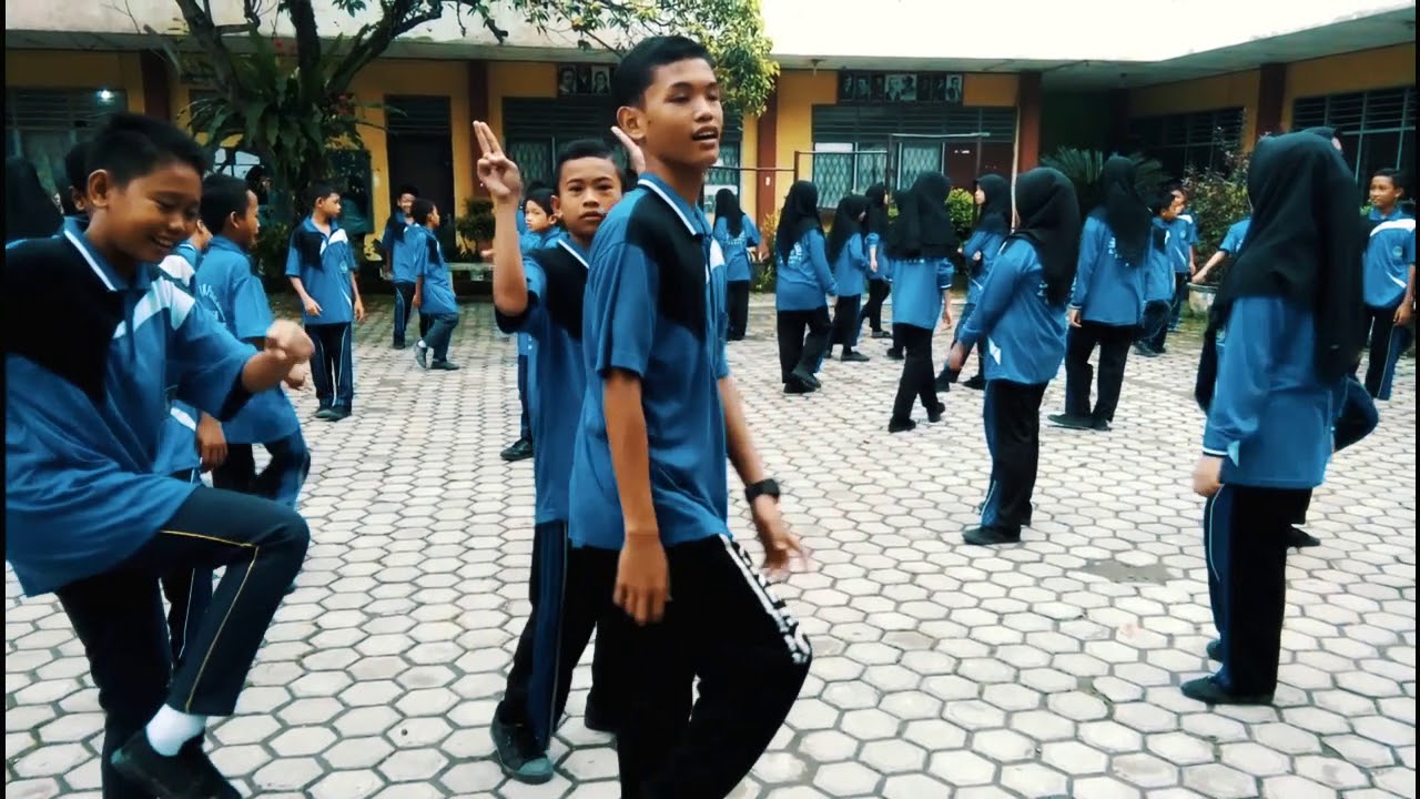 Senam Bersama SMP Dharma Pancasila Medan
