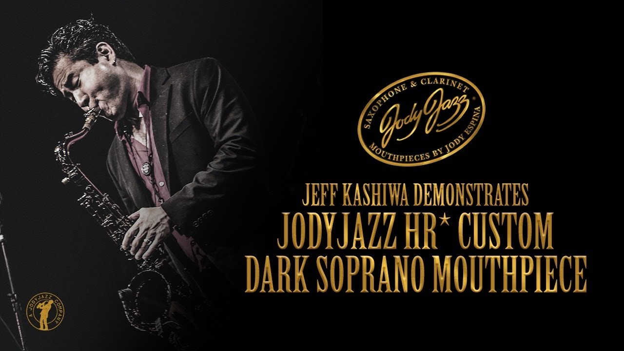 Джефф Кашива демонстрирует мундштук JodyJazz HR* CUSTOM DARK для сопрано-гитары.