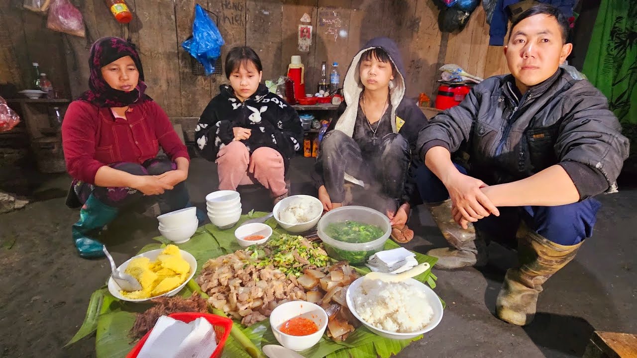 Làm cơm trên đỉnh Ba Tiên cháu Phúc gặp Gia đình em Páo lần đầu. Nguyễn Tất Thắng
