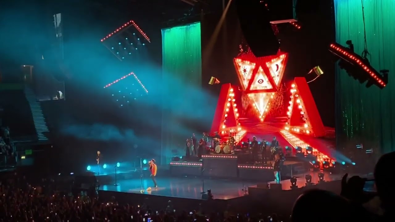 Panic! At The Disco - Viva Las Vengeance (Live at Manchester Arena)