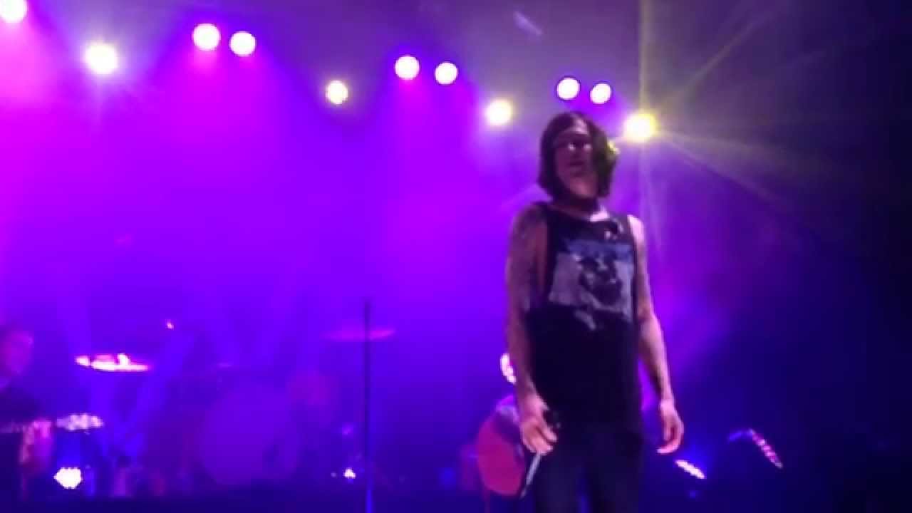 Sleeping with sirens - Iris | Live @ Fryshuset