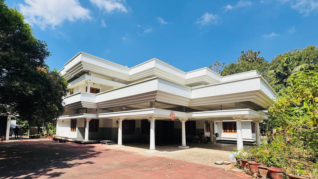 Pre-Owned House for Sale near Kakkanad, Ernakulam | 1.10 Acre’s, 7000 Sqft, 6 BHK | Very Urgent Sale